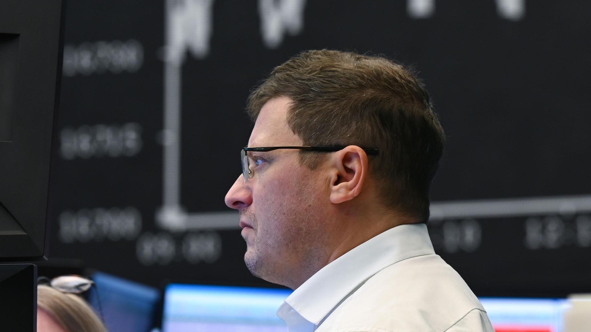 Marktbericht: DAX fällt unter 24.000 Punkte