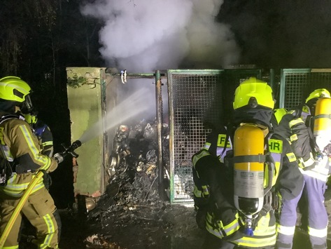 FW-OB: Brand auf der Duisburger Straße beschäftigt Feuerwehr