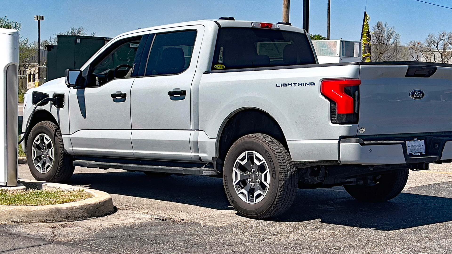 Lieber Verbrenner und Hybride: Ford schwenkt bei Elektroautos um