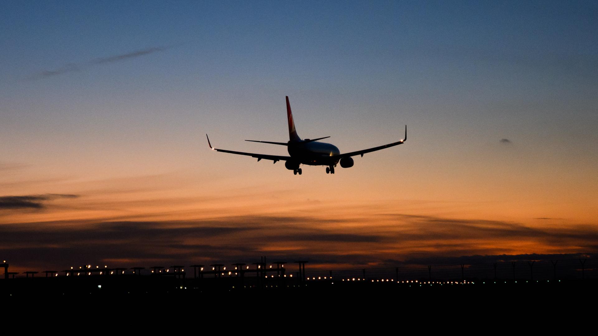 Weiterer Aufnahmeflug gelandet: Hunderte Afghanen warten noch immer