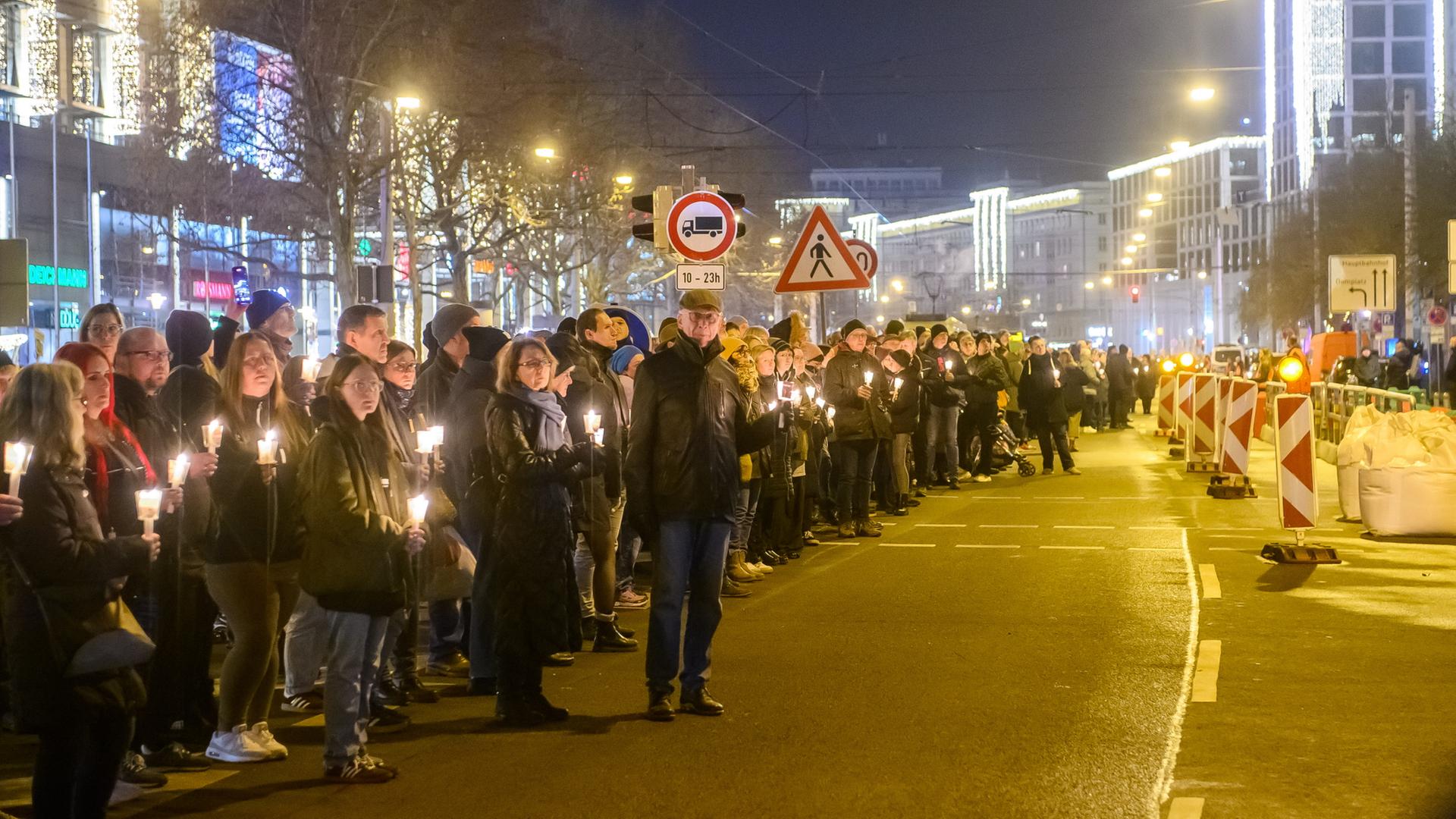 Gedenken in Magdeburg an Opfer des Anschlags auf den Weihnachtsmarkt