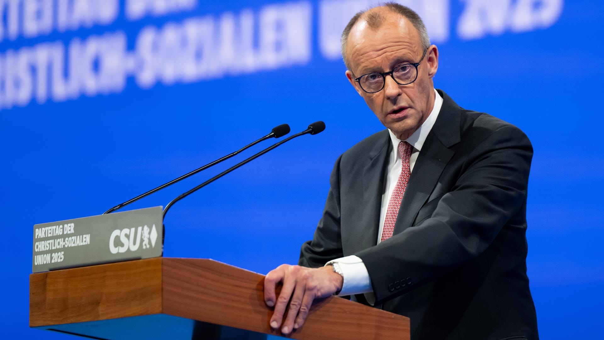 Merz setzt auf die Regierung – und sieht die Demokratie in Gefahr