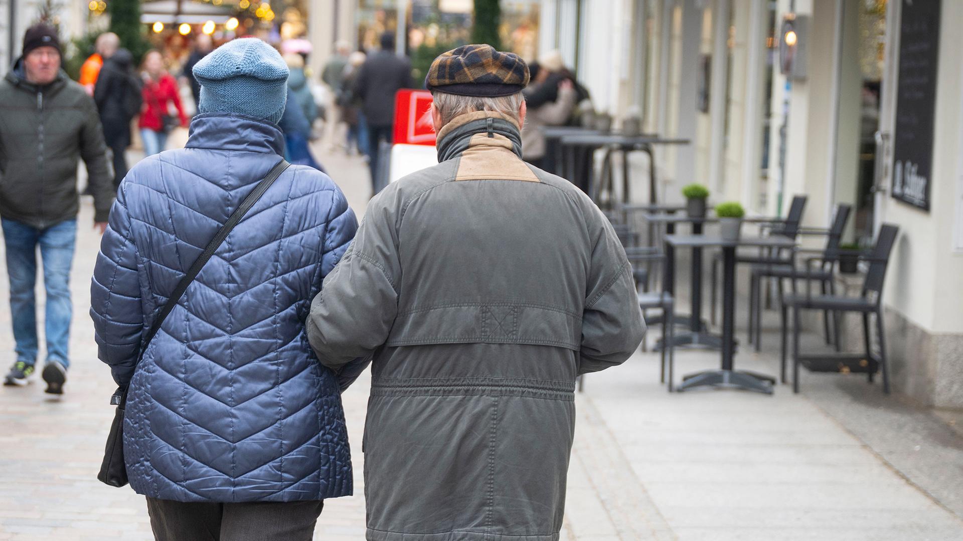 Streit über Rentenalter – Eintritt an Beitragsjahre koppeln?