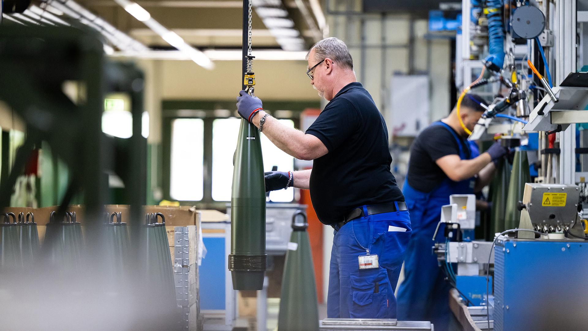 Rüstungsgeschäft verhilft Industrie zu kräftigem Auftragsplus