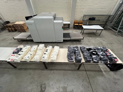 HZA-A: ZOLL beschlagnahmt 600 Markenmützen