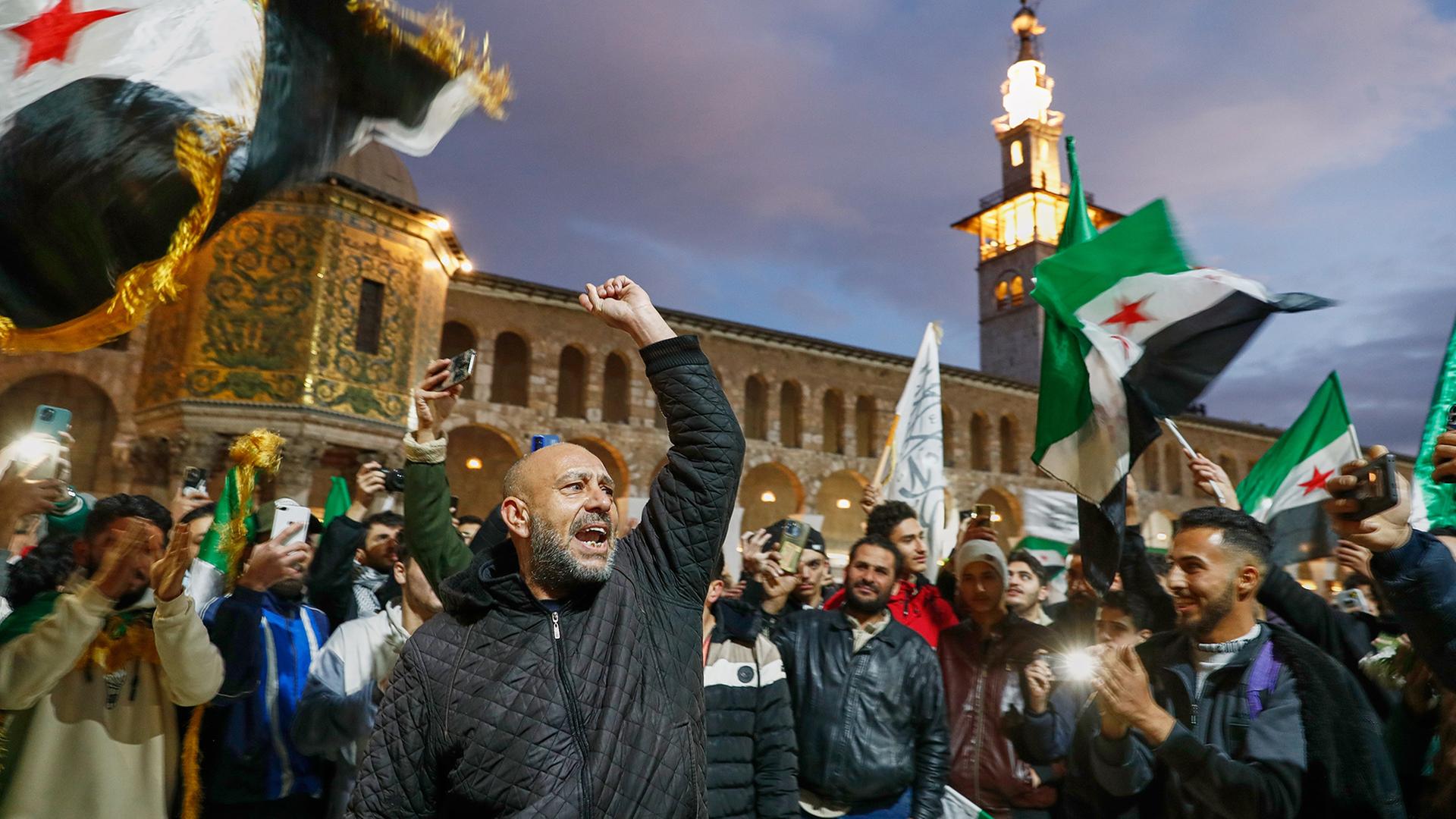 Syrien feiert Jahrestag vom Sturz des Assad-Regimes