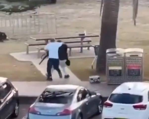 Zwölf Tote am Bondi Beach in Sydney: Schütze entwaffnet – Australien feiert mutigen Mann als „Held“