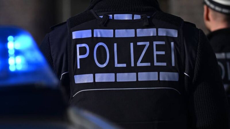 Einsätze in Hilden und Haan: Abgehauen nach Kratzer und Delle – Polizei sucht Unfallflüchtige