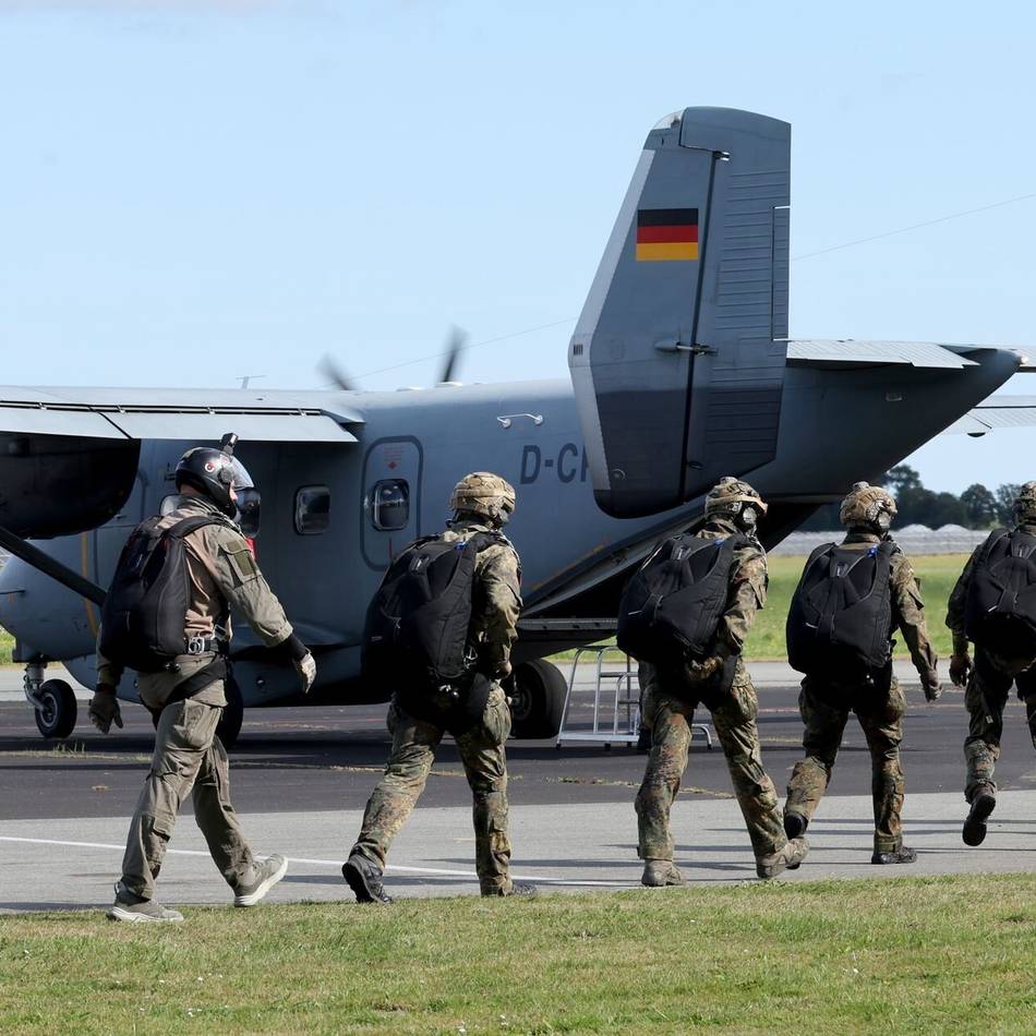 Bundeswehr ermittelt 55 Beschuldigte: Neue Details zu Rechtsextremismus und Übergriffen bei den Fallschirmjägern