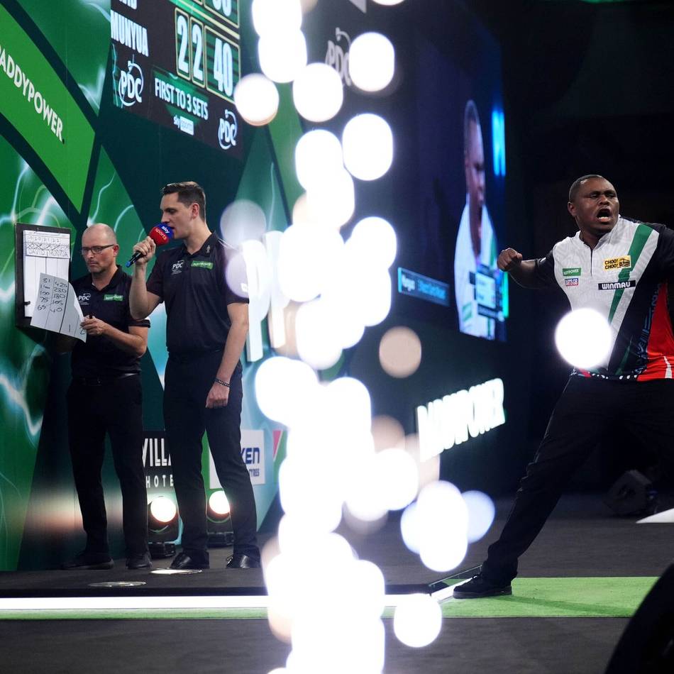 Sensation im Ally Pally: Kenianer David Munyua verrechnet sich zweimal – und gewinnt trotzdem