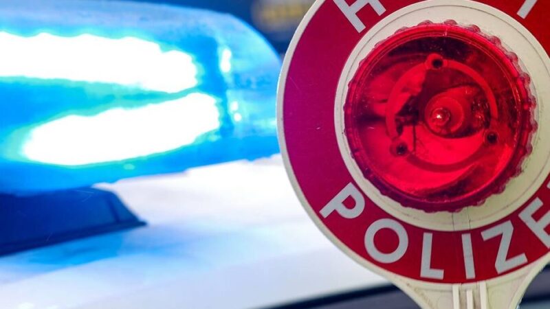 Kontrollaktion im Kreis Wesel: Polizei und Zoll ziehen 14 Lkw aus dem Verkehr