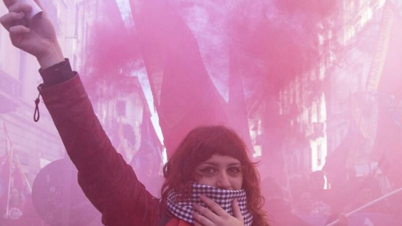 Proteste in Italien: Zehntausende demonstrieren gegen Melonis Haushalt