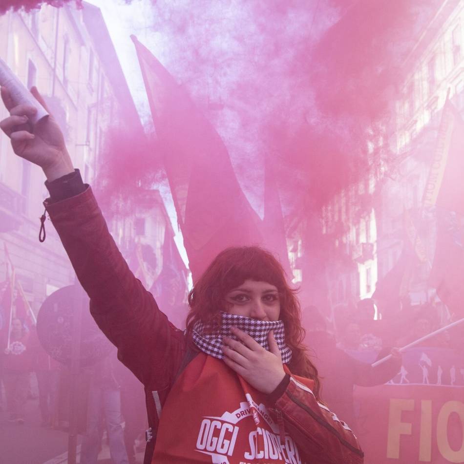 Proteste in Italien: Zehntausende demonstrieren gegen Melonis Haushalt