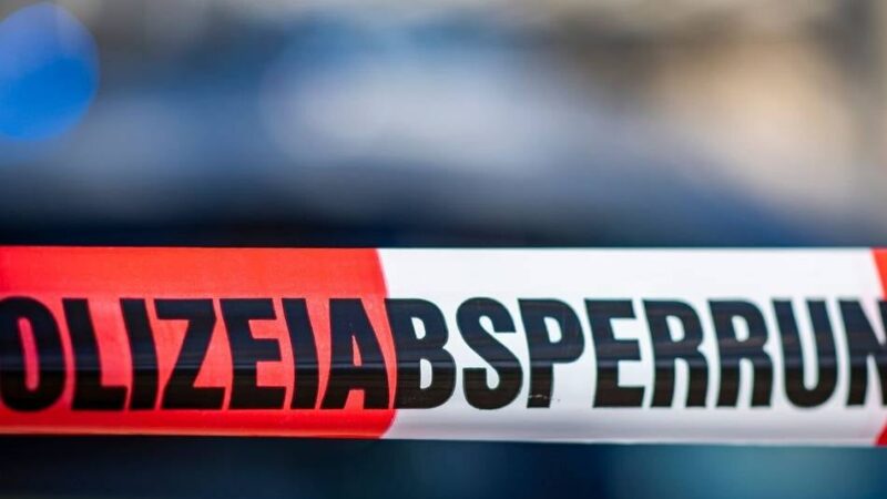 Verdacht auf Tötungsdelikt: Frau in Düsseldorf lebensgefährlich verletzt – 16-Jähriger festgenommen
