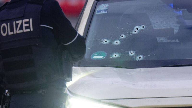 Angriff auf Taxi in Düsseldorf: „Die sind ausgestiegen und haben geschossen“
