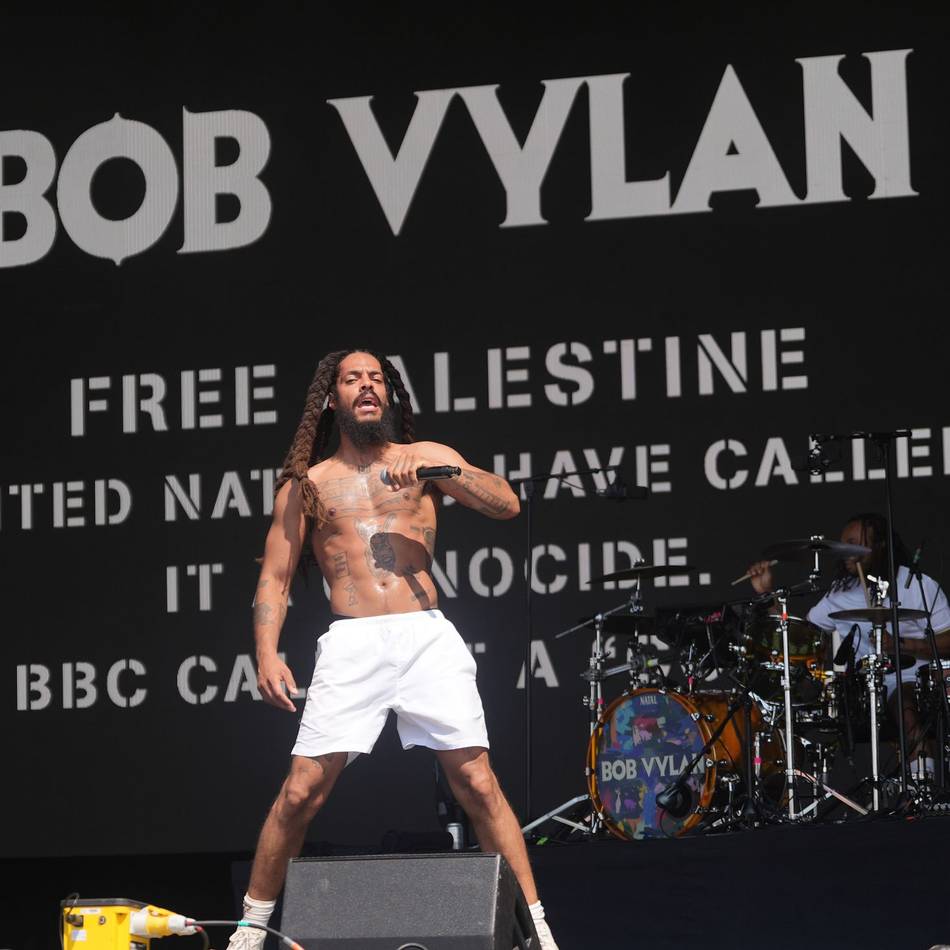 Umstrittener Auftritt: Glastonbury-Eklat: Keine Anklage gegen Bob-Vylan-Musiker