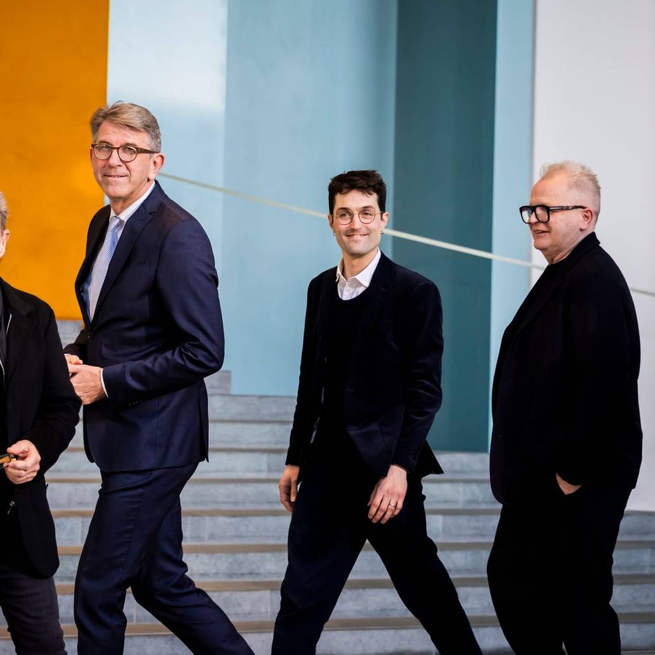 „Popmusikgipfel“: Weimer sagt Musikern Hilfe für faire Streaming-Honorare zu