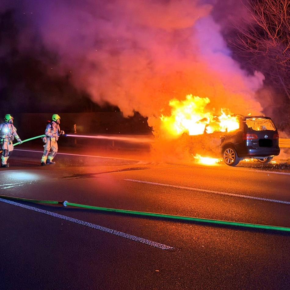 Einsätze der Feuerwehr Ratingen: Pkw brennt auf der Autobahn 3