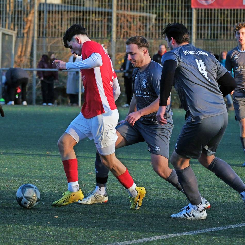 Überraschung liegt in der Luft: Türkgücü Ratingen setzt sich im Derby bei RW Lintorf durch