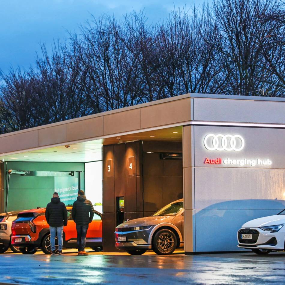 Neues Charging Hub in Düsseldorf: Schnellladesäulen am Euref-Campus laden mit alten Autobatterien