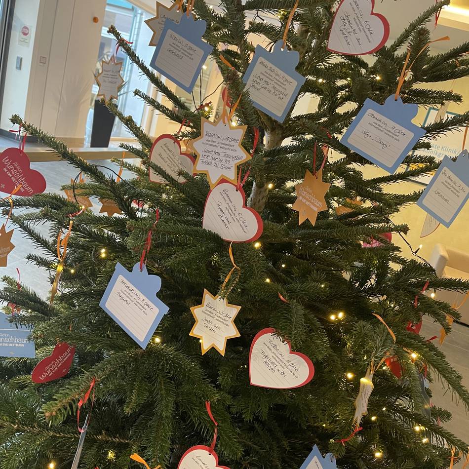 Wunschbaum bedachte Kinder und Jugendliche, aber auch Senioren in Mettrmann: Das EVK erfüllt Wünsche aller Generationen