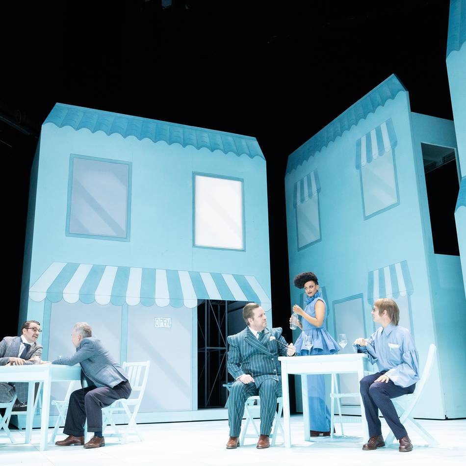 „Die Nashörner“ im Schauspielhaus: Sie sind nicht zu sehen, aber sie sind schon da