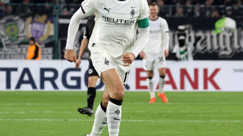 Saison-Aus für Borussias Angreifer?: Sportchef Schröder äußert sich zu den Kleindienst-Gerüchten