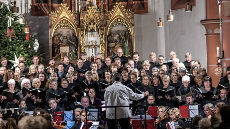 Der Stern von Bethlehem leuchtete in St. Joseph: Über 100 schöne Stimmen beim Weihnachtskonzert