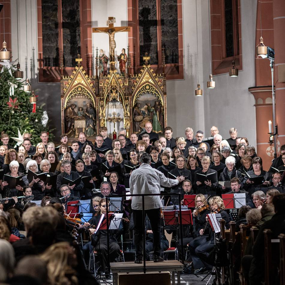Der Stern von Bethlehem leuchtete in St. Joseph: Über 100 schöne Stimmen beim Weihnachtskonzert