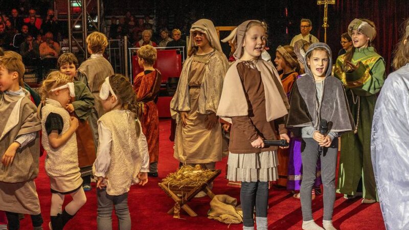 Großer Andrang in Düsseldorf: Mehr als 1000 Besucher bei Krippenspiel im Zirkuszelt