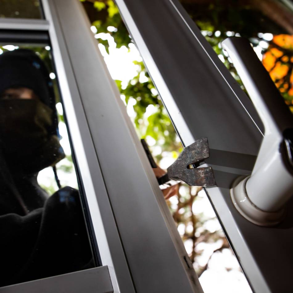 Kriminalität in Langenfeld: Einbrecher stehlen Geld und Uhren aus einer Wohnung