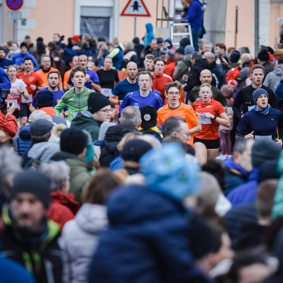Mega-Spektakel am Silvestertag: Sylvesterlauf in Pfalzdorf und Parookaville haben etwas gemeinsam