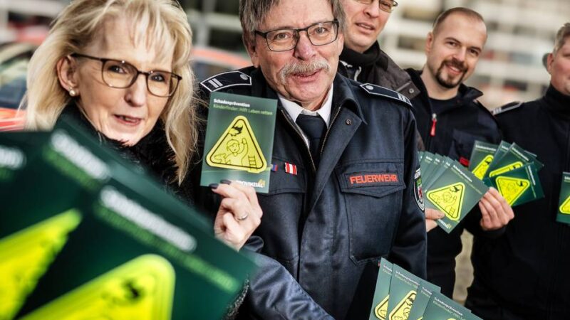 Feuerwehr Langenfeld: Tür-Aufkleber fürs Kinderzimmer kann Leben retten