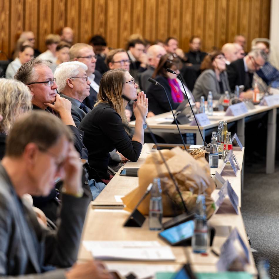 Politik in Langenfeld: Fraktionen uneins über die Dauer der Ratsstreaming-Archivierung