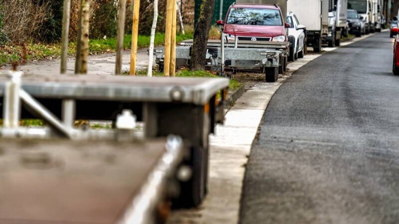 Schneiderstraße in Langenfeld: Streit um engen Parkraum im Gewerbegebiet