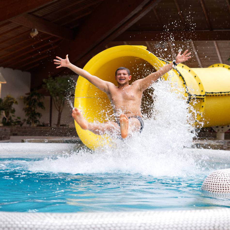 Stadt will sich für Förderprogramm bewerben: Millionenstarker Geldregen für Hildens Schwimmbäder?