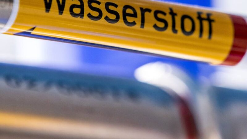 Transformation in der Stahlindustrie: Wasserstoffleitung von Dorsten nach Duisburg genehmigt