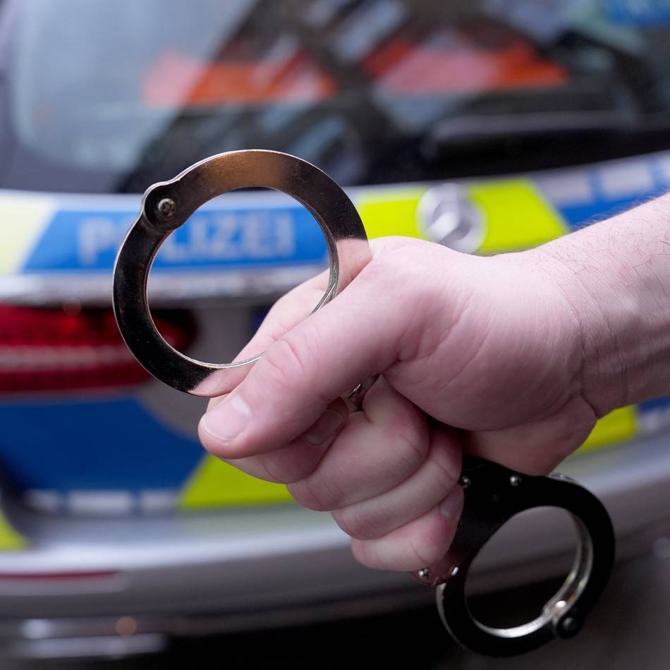 Tat im Rockermilieu?: Vier Jahre nach Schüssen – SEK nimmt Verdächtige in Dinslaken und Frechen fest