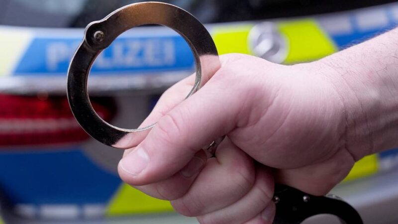 Polizeieinsatz in Ratingen: Polizei fasst mutmaßliche Autodiebe