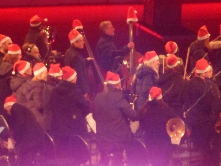 Weihnachtssingen in der schauinslandreisen-arena: Duisburgs größter Chor im Stadion