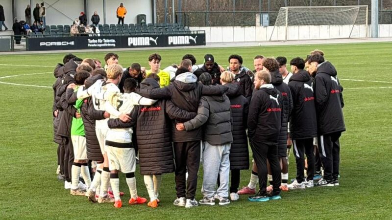„Das tut mir für die Jungs leid“: Zwei fragwürdige Platzverweise – Borussias U19 unterliegt Stuttgart 3:4
