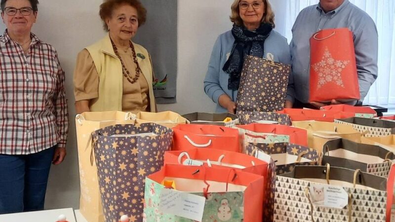 Hildania überreicht Weihnachtstüten: Da steht eine Prinzessin vor der Tür