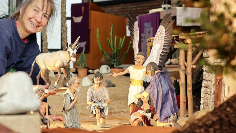 Weihnachtswunder in Erlöserkirche Hilden: Elefant und Einhorn in der Krippe vereint