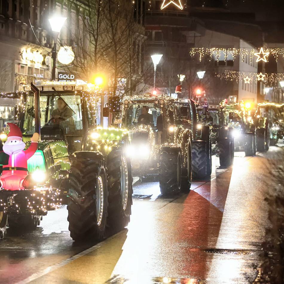 Lichterfahrt 2025 in Mettmann und Wülfrath: Über 40 Trecker leuchten am dritten Advent