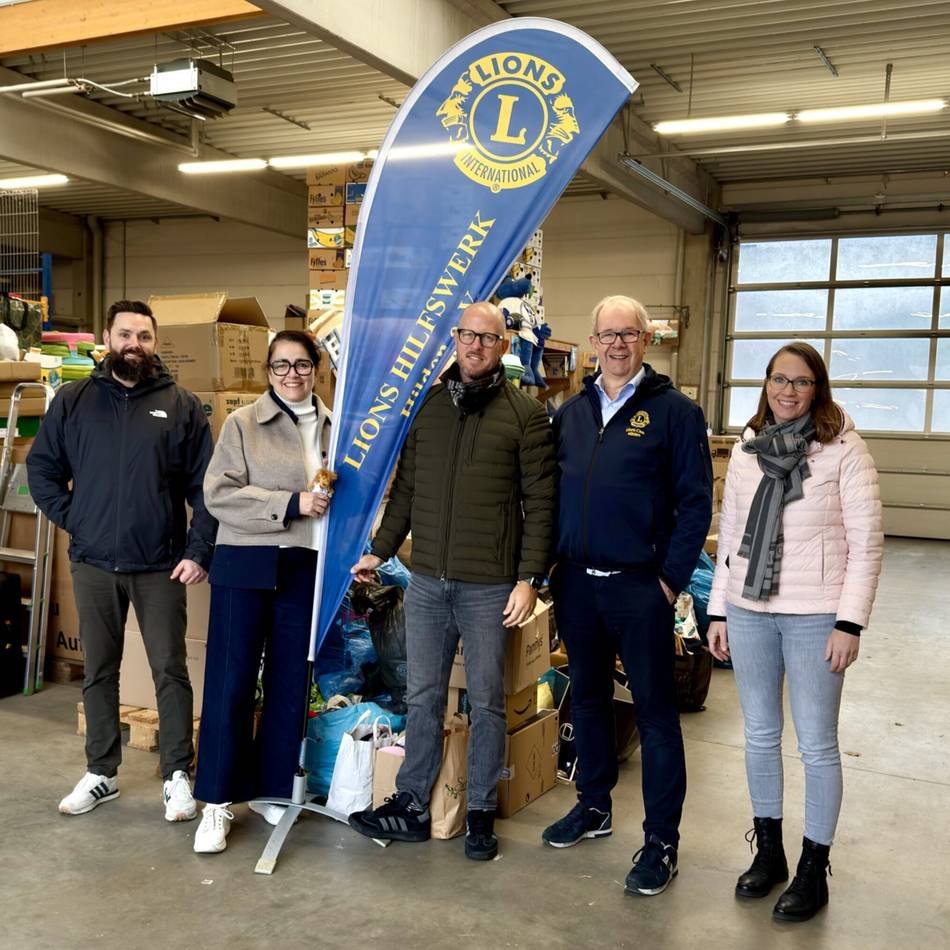 Spende des Lions Clubs: Zwei Tonnen Kinderkleidung und Spielsachen für das Friedensdorf