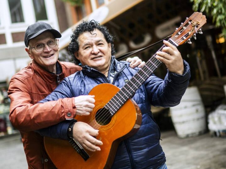 Auto raste in Kneipe in Düsseldorf: Wie eine Freundschaft einen schweren Unfall überlebte