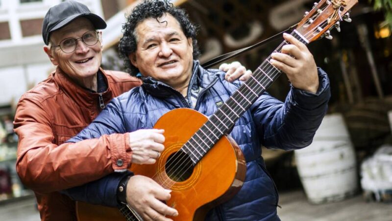 Auto raste in Kneipe in Düsseldorf: Wie eine Freundschaft einen schweren Unfall überlebte