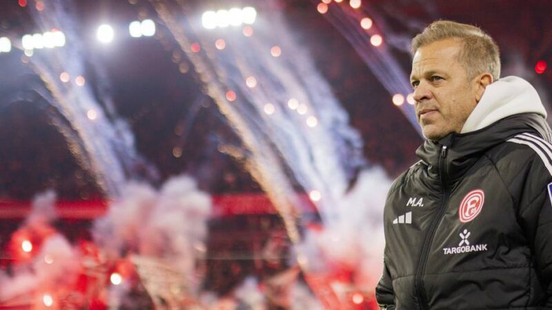 Störgeräusche bei Fortuna: „Habe signalisiert, dass ich gerne reden würde“ – Anfang geht nach Rassismus-Eklat auf Fans zu