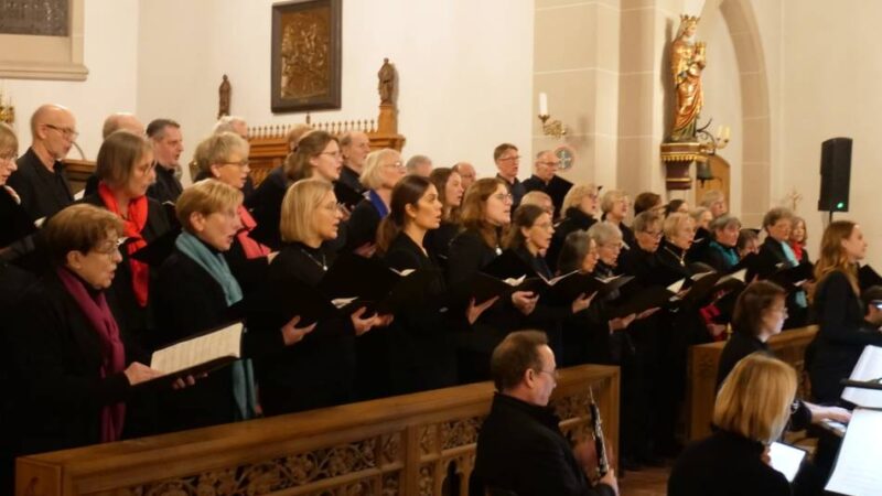 In Langenfeld: Stimmungsvolles Adventskonzert in der Kirche St. Barbara