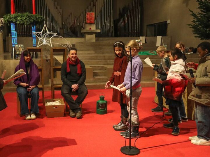Krippenspiel in St. Paulus Düsseldorf: Das Christkind kommt pünktlich zur Probe